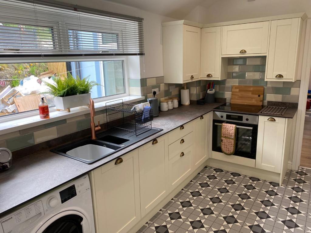 Rhondda Tunnel Cottage By Staystaycations Treorky Extérieur photo